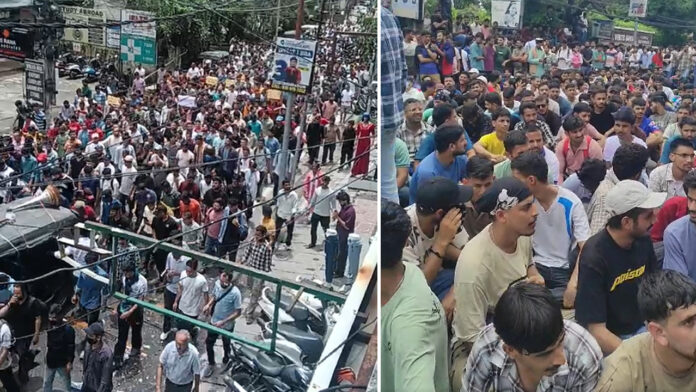 युवाओं ने भरी हुंकार कहा, रोजगार दो या कुर्सी छोड़ो! युवाओं ने भरी हुंकार कहा, रोजगार दो या कुर्सी छोड़ो!