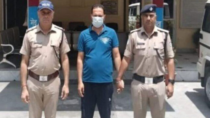उत्तराखण्ड में फर्जी डिग्री बनाने वाले रैकेट का खुलासा, एक गिरफ्तार उत्तराखण्ड में फर्जी डिग्री बनाने वाले रैकेट का खुलासा, एक गिरफ्तार