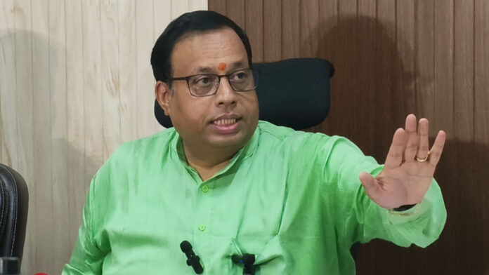 बदरीनाथ चढ़ावा चोरी प्रकरणः द्विवेदी ने गोदियाल को फिर दी बहस की चुनौती