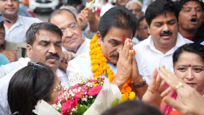 चुनावी तैयारियों को धार देने दो दिवसीय दौरे पर दून पहुंचे कांग्रेस राष्ट्रीय महासचिव चुनावी तैयारियों को धार देने दो दिवसीय दौरे पर दून पहुंचे कांग्रेस राष्ट्रीय महासचिव