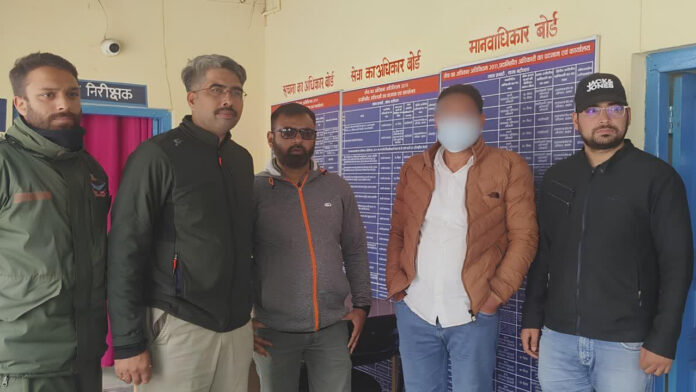 बदरीनाथ मंदिर चढ़ावा चोरी मामले में पूर्व मंदिर अधिकारी गिरफ्तार बदरीनाथ मंदिर चढ़ावा चोरी मामले में पूर्व मंदिर अधिकारी गिरफ्तार