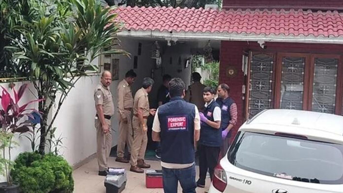 धारदार हथियार से पति ने की पत्नी की हत्या धारदार हथियार से पति ने की पत्नी की हत्या