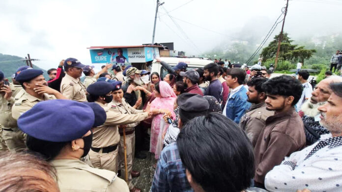 जहां दफन है महान स्वतंत्रता सेनानी अब्बास तैयबजी वहां चला बुलडोजर
