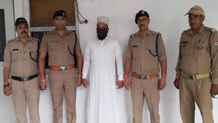 कथित भड़काऊ भाषण देने के आरोप में मुफ्ती मुजीब गिरफ्तार कथित भड़काऊ भाषण देने के आरोप में मुफ्ती मुजीब गिरफ्तार
