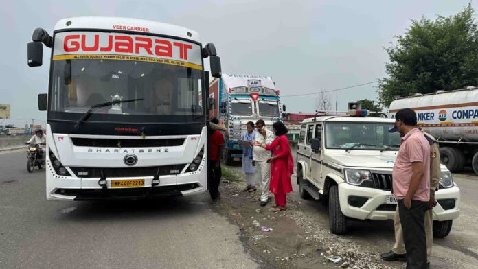 लग्जरी-स्लीपर बसों पर आरटीओ का छापा, गड़बड़ी मिलने पर 16 बसें सीज, 185 का चालान
