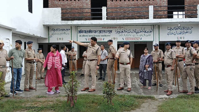 बिना मान्यता संचालित चार मदरसे सील
