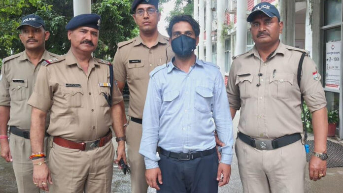 नौकर ने ही मुंह दबाकर की थी रेखा बंसल की हत्या