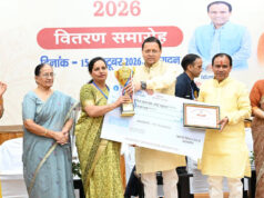 मुख्यमंत्री धामी ने 63 मेधावी छात्र-छात्राओं और छह प्रधानाचार्यों को किया सम्मानित CM Dhami honored 63 meritorious students and six principals
